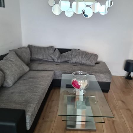 Sehr Schoene Drei Zimmer Deluex Wohnung In ซินเดลฟิงเงน ภายนอก รูปภาพ