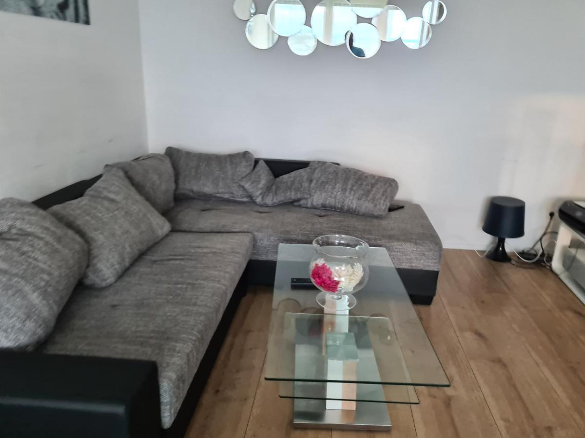 Sehr Schoene Drei Zimmer Deluex Wohnung In ซินเดลฟิงเงน ภายนอก รูปภาพ