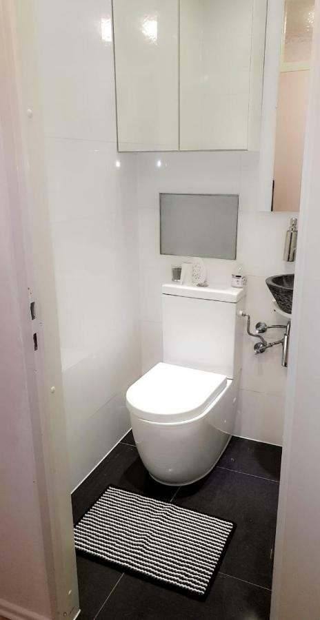 Sehr Schoene Drei Zimmer Deluex Wohnung In ซินเดลฟิงเงน ภายนอก รูปภาพ